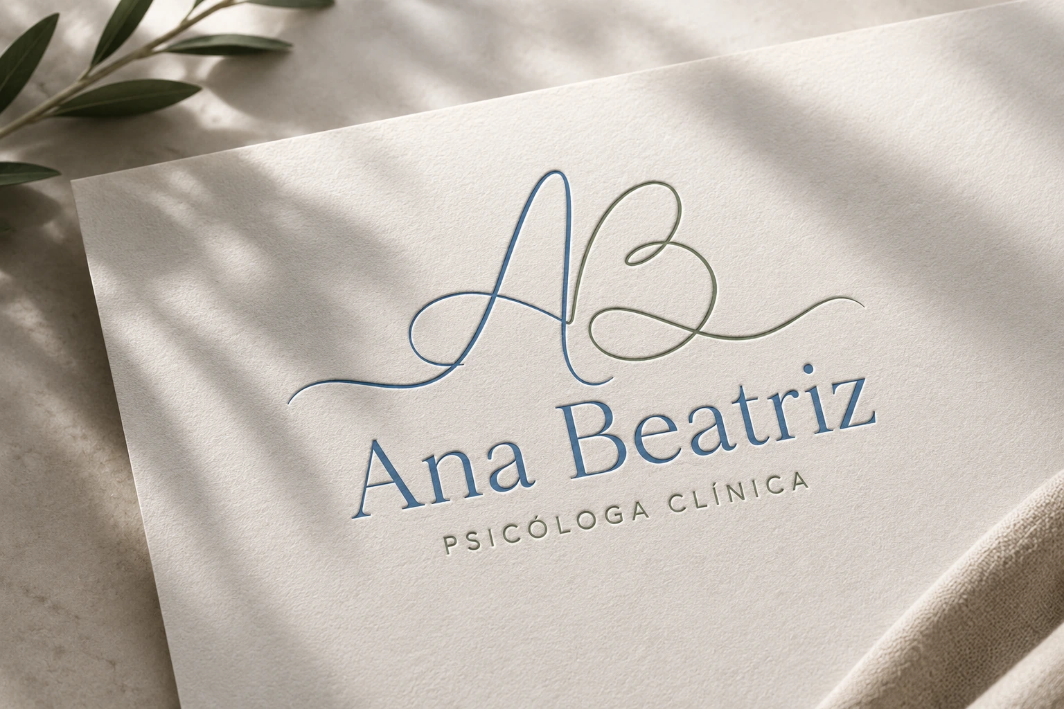 Logo de Ana Beatriz aplicado em papel